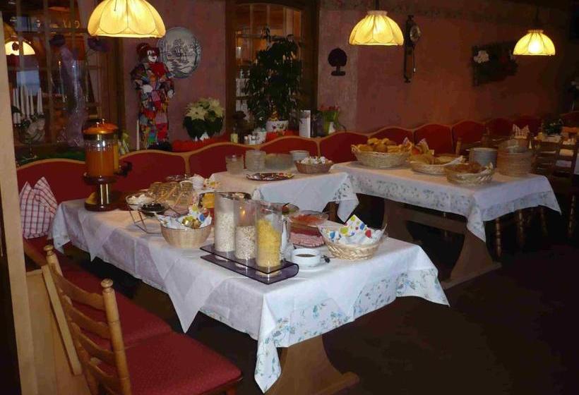 הוסטל Löwen Patisserie