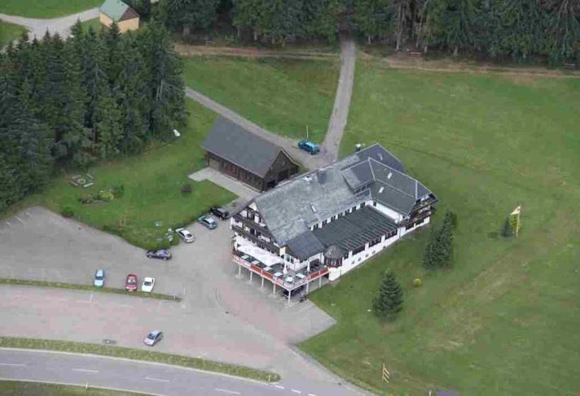 הוסטל Löwen Patisserie