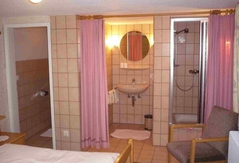 הוסטל Löwen Patisserie