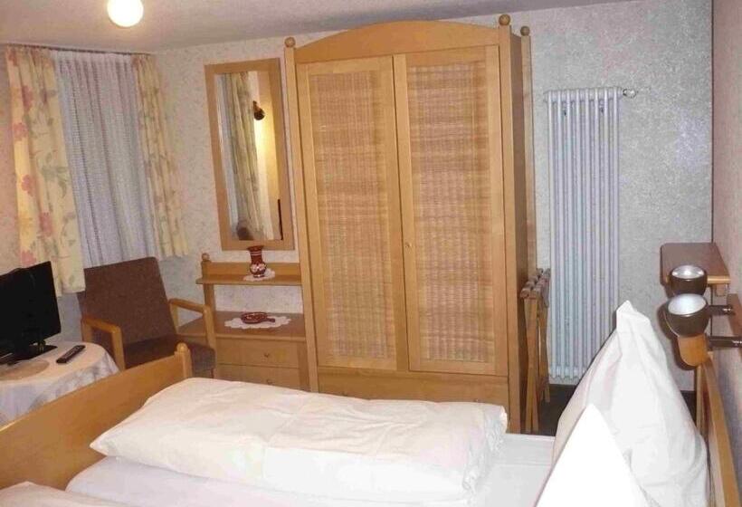 הוסטל Löwen Patisserie