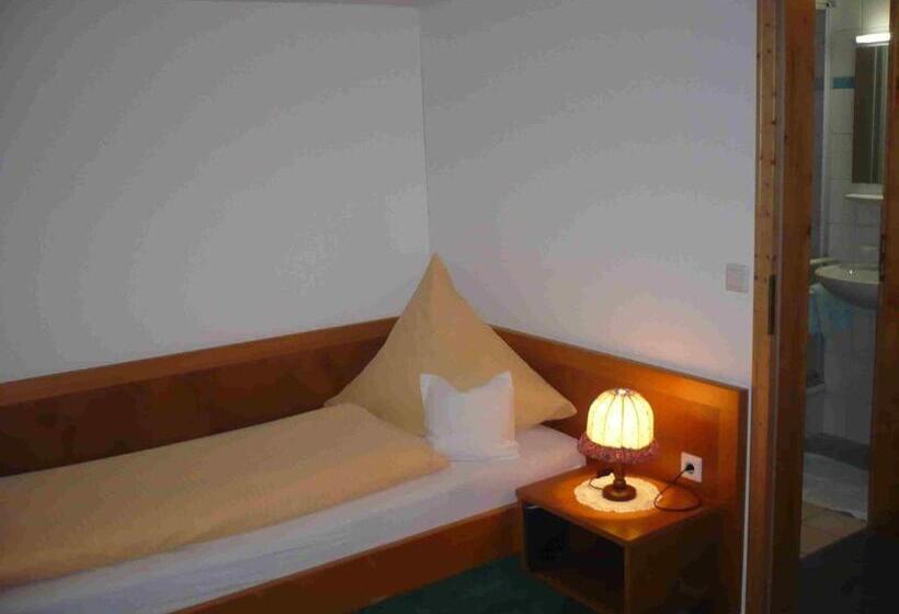 הוסטל Löwen Patisserie