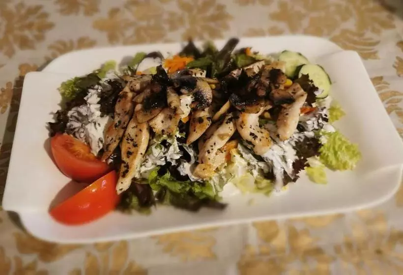 Retkeilymaja Pension Restaurant Luna