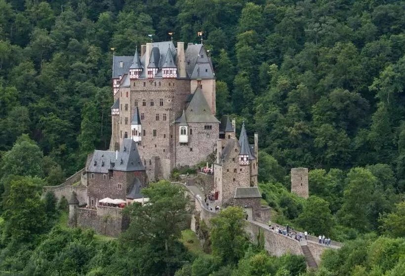 Retkeilymaja Pension Restaurant Luna