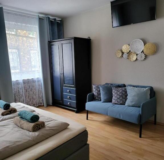 הוסטל Pension Restaurant Luna