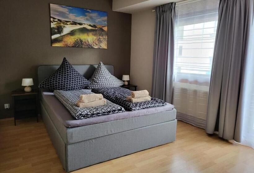 הוסטל Pension Restaurant Luna