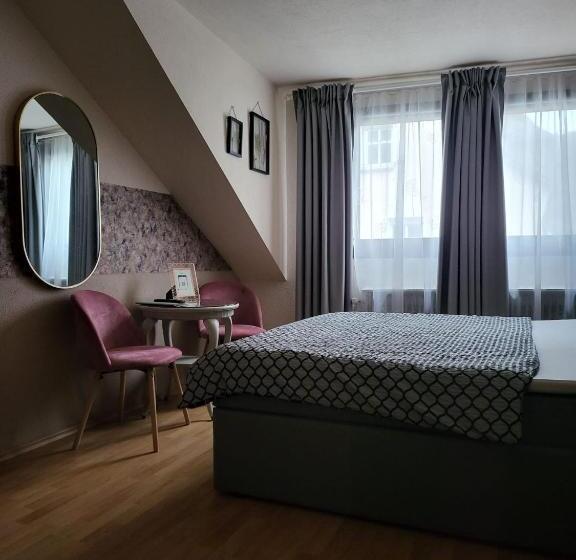 הוסטל Pension Restaurant Luna