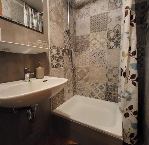 הוסטל Pension Restaurant Luna