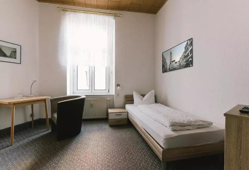 Menzels Pension Drehscheibe