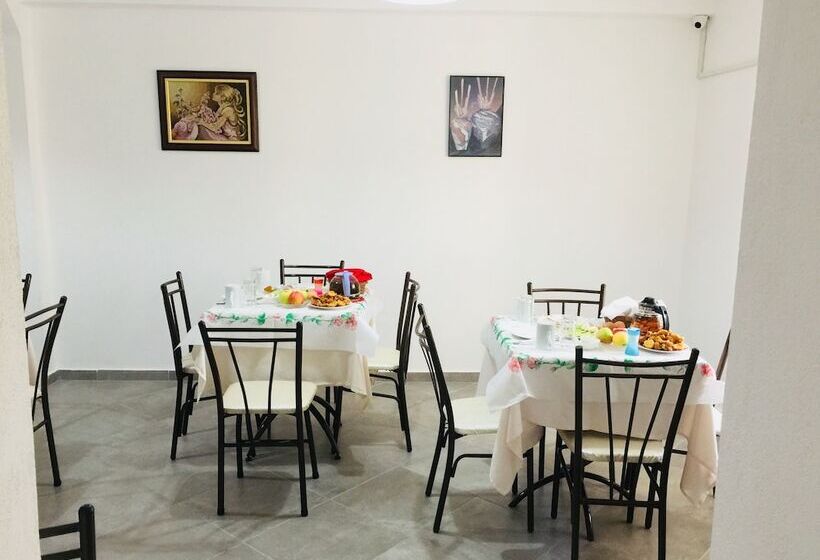 膳宿费 Denis Guest House