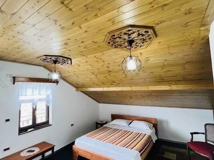 ペンション Denis Guest House