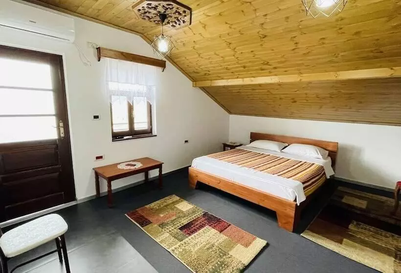 ペンション Denis Guest House