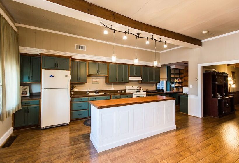 Red Rose Bed & Breakfast