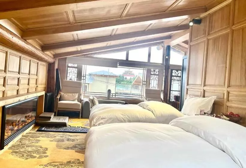 Majatalo The Blue Mountains On The Moon