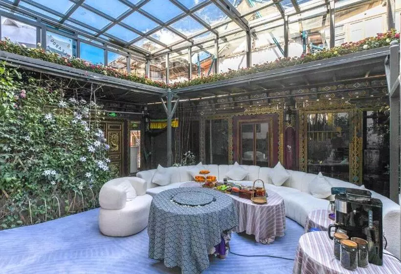 Majatalo The Blue Mountains On The Moon