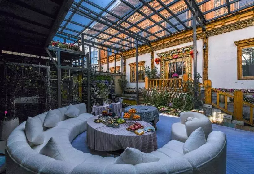 Majatalo The Blue Mountains On The Moon