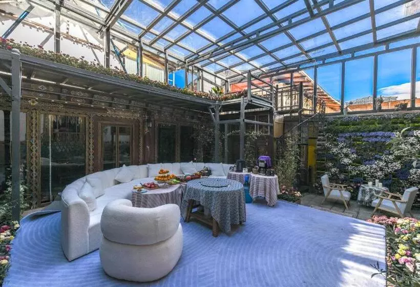 Majatalo The Blue Mountains On The Moon