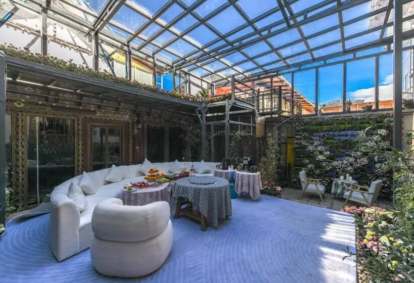 Majatalo The Blue Mountains On The Moon