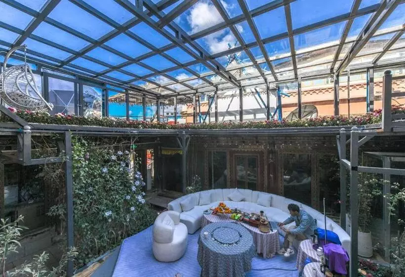 Majatalo The Blue Mountains On The Moon