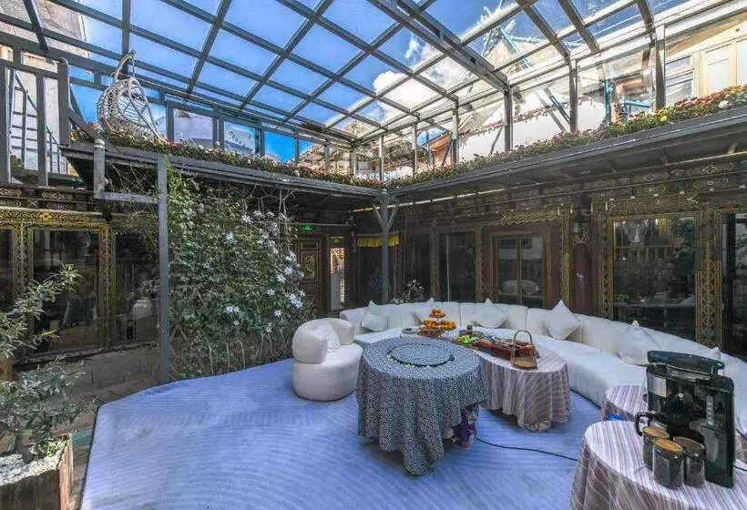 Majatalo The Blue Mountains On The Moon