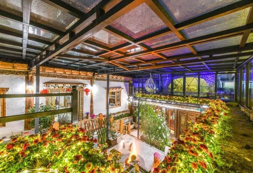 Majatalo The Blue Mountains On The Moon