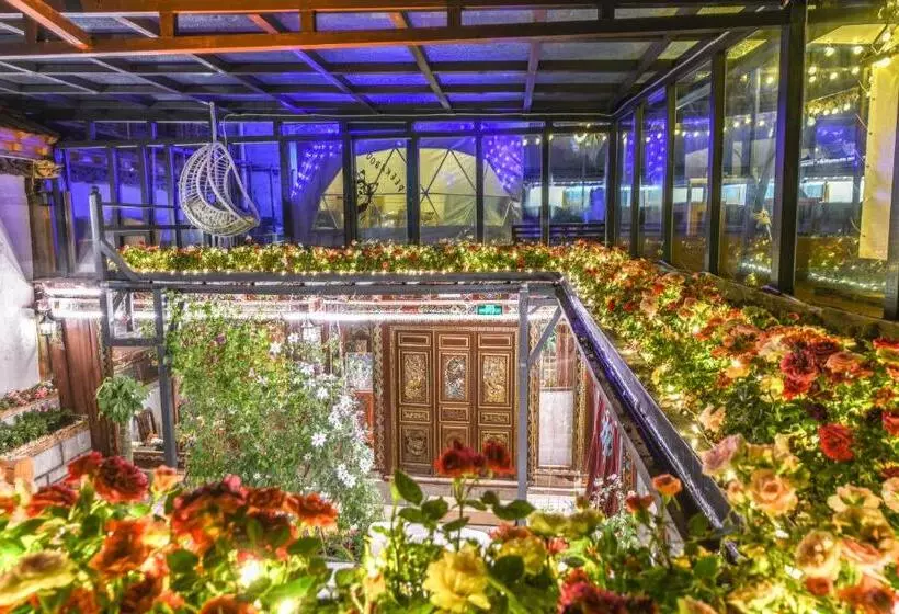 Majatalo The Blue Mountains On The Moon