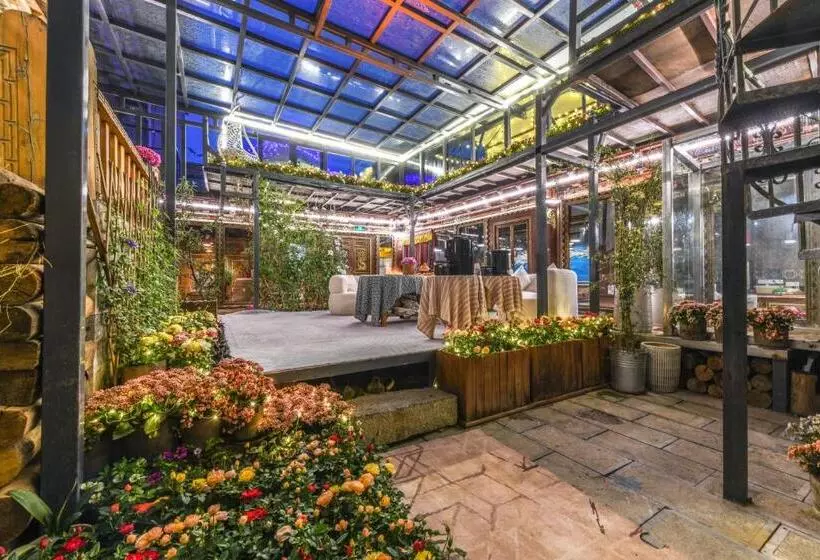 Majatalo The Blue Mountains On The Moon