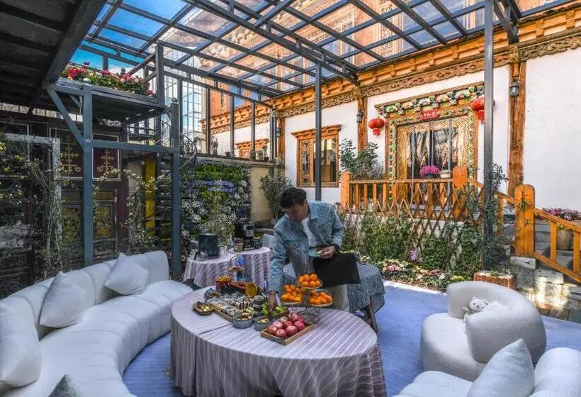 Majatalo The Blue Mountains On The Moon