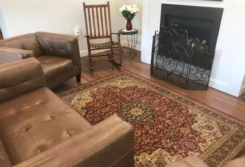 Villager Motel & Glen Manor Estate