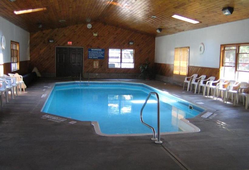 Villager Motel & Glen Manor Estate