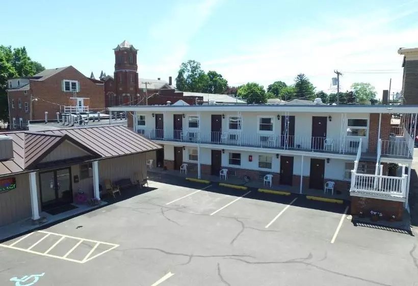 Villager Motel & Glen Manor Estate