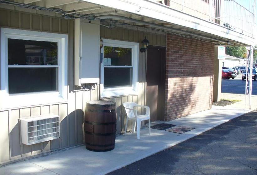 Villager Motel & Glen Manor Estate