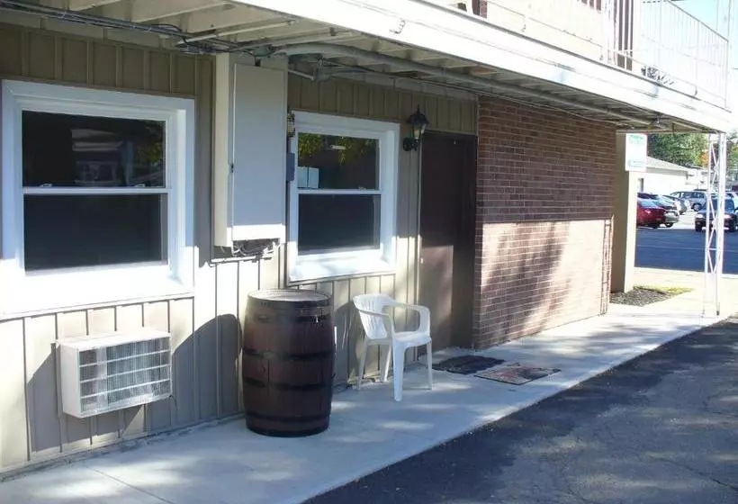 Villager Motel & Glen Manor Estate