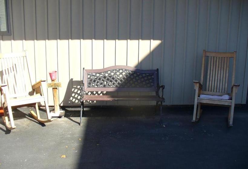 Villager Motel & Glen Manor Estate