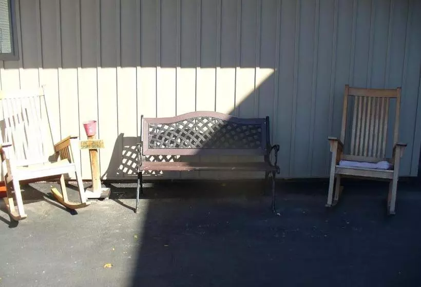 Villager Motel & Glen Manor Estate