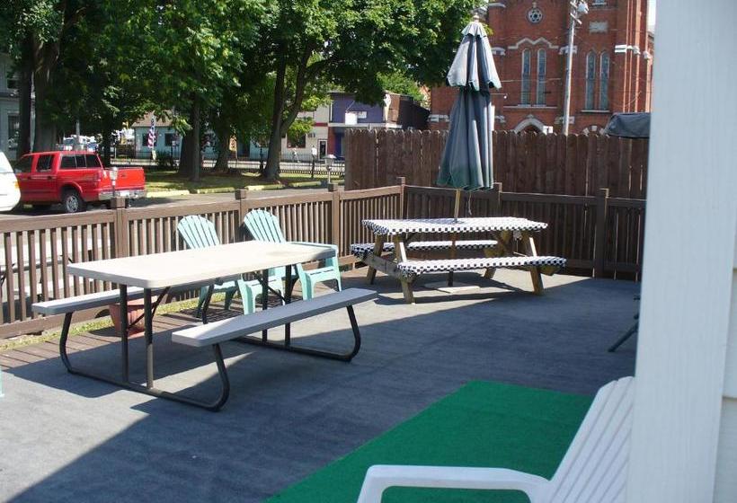 Villager Motel & Glen Manor Estate