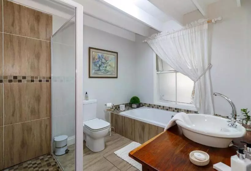 ペンション Fiddlewood Fields Guest House