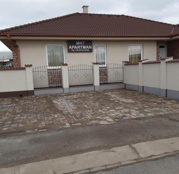 פנסיון M47 Vendégház Airport