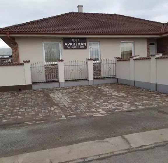 Majatalo M47 Vendégház Airport