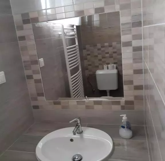 Majatalo M47 Vendégház Airport