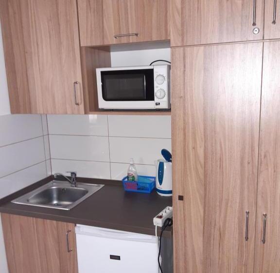 פנסיון M47 Vendégház Airport