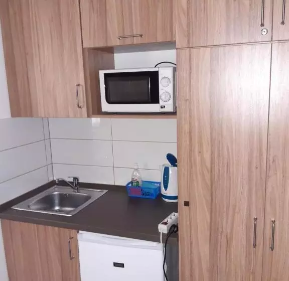 Majatalo M47 Vendégház Airport