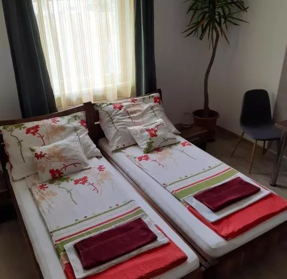 Majatalo M47 Vendégház Airport