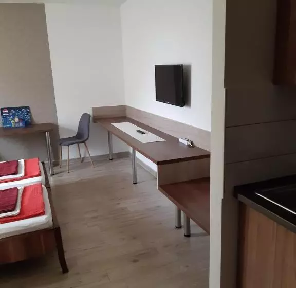 Majatalo M47 Vendégház Airport