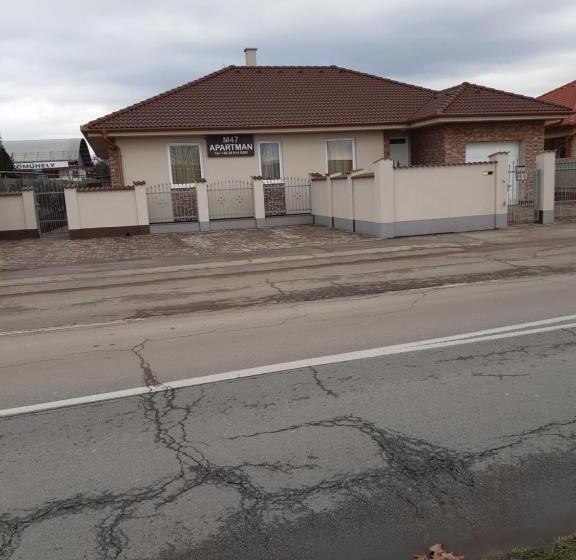 פנסיון M47 Vendégház Airport