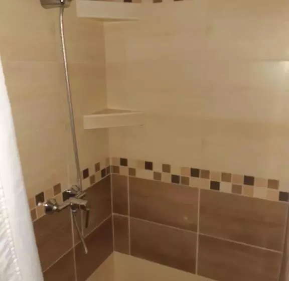 Majatalo M47 Vendégház Airport