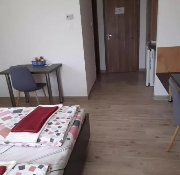 Majatalo M47 Vendégház Airport