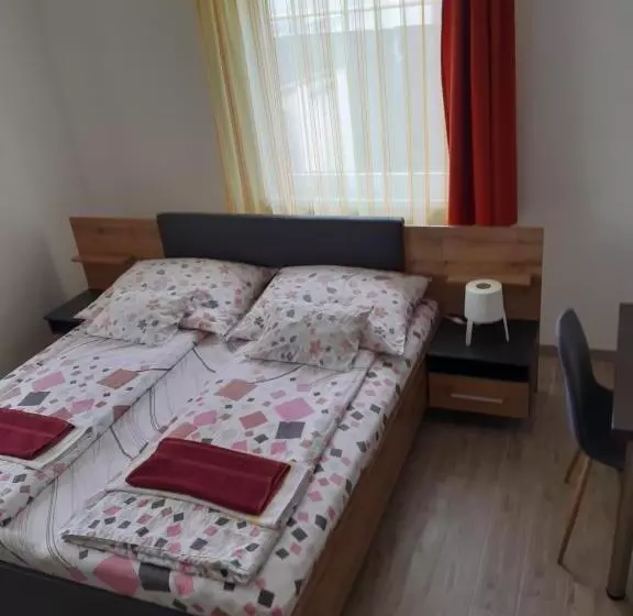 Majatalo M47 Vendégház Airport