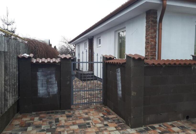 פנסיון M47 Vendégház Airport