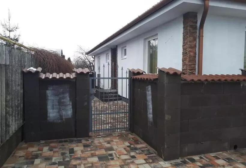 Majatalo M47 Vendégház Airport