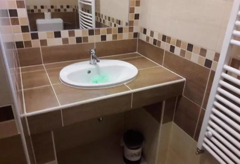 Majatalo M47 Vendégház Airport